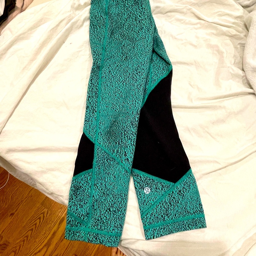 Lululemon Wunder Under Green Marble 7/8 length legging, size 6
